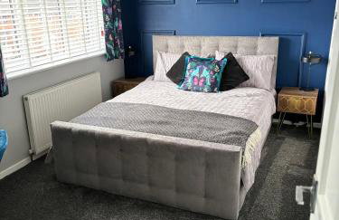 Skyline Loft - Modern Private King Room with Ensuite - Photo 1