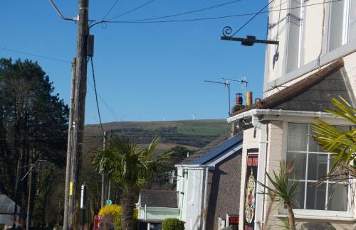 The Cwtch, Log Fire, Sleeps 6, Nr Zip World, Brecon and Bike Park Wales - Photo 39