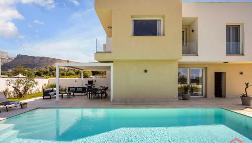 Brand New Villa with Private Heated Pool - Foto 2