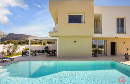 Brand New Villa with Private Heated Pool - Foto 2
