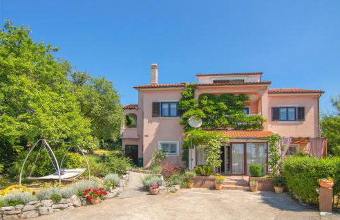 2 Bedroom Awesome Apartment In Krasica - Foto 1