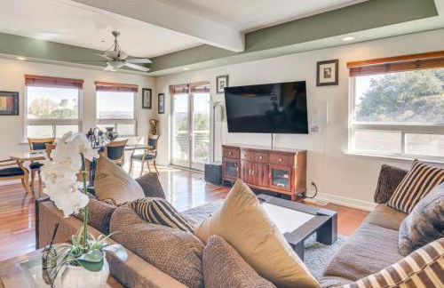 3BR Mountain Retreat with 2 Executive Suites & Scenic Views Sleeps 6 - Photo 3