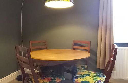 Peaceful Home from Home - Spacious 3 Bedroom House Accommodating 7 - Ideal for Families and Workers - Foto 11