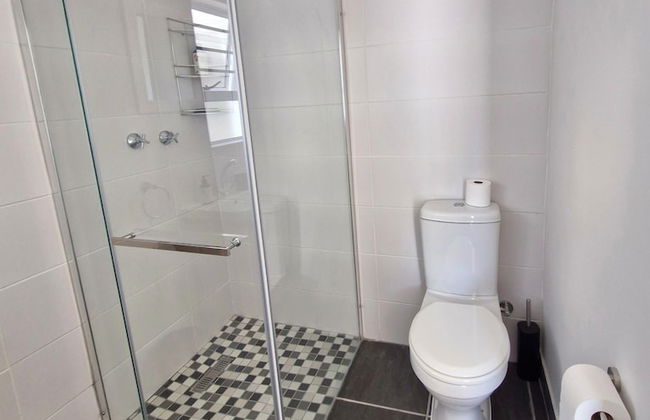 Ivy Place Studio Apartment - Photo 9