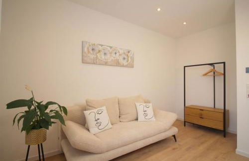 Großes Apartment mit Küche, Dusche, Badewanne, Balkon, Parkplatz vor dem Haus, ruhig gelegen, ADA4 - Foto 43