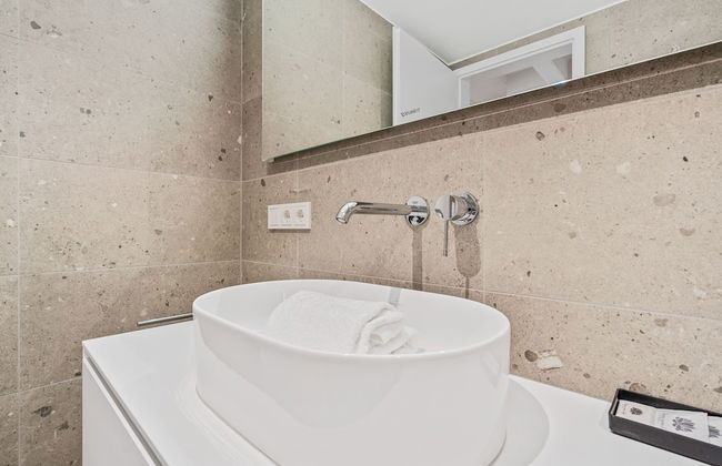 Clausen Hideaway Modern Apartment ID211 - Photo 21
