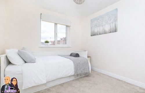 Kirkstall by Alt-Stay Contractor Accommodation - 4 Bed Contractor Home With Parking, Wi-Fi & Full Kitchen - Ideal For Long stays - Foto 9