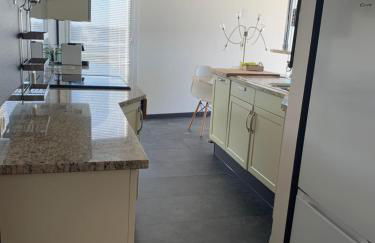 Appt 4 pers, centre-ville tout à pieds, plage 300m, aperçu mer, très calme parking privé, possibilité garage et location vélos électriques - Foto 15