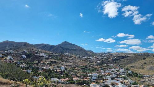großes Haus mit Garten und Blick auf die kanarische Hügellandschaft - Foto 2