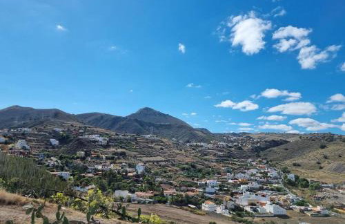 großes Haus mit Garten und Blick auf die kanarische Hügellandschaft - Foto 2