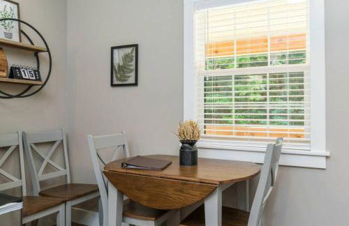 Soul Sister- Creek View, WiFi, Firepit, WiFi, Hiking, 4 mins to Natural Bridge - Foto 13