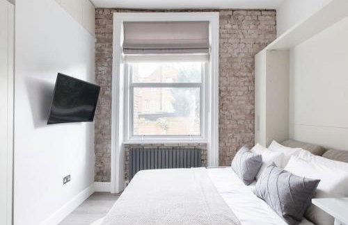 Decompress at a Serene Studio in Classic Townhouse - Foto 12