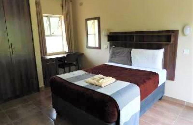 2 Bedroomed Apartment With En-suite and Kitchenette - 2066 - Foto 1