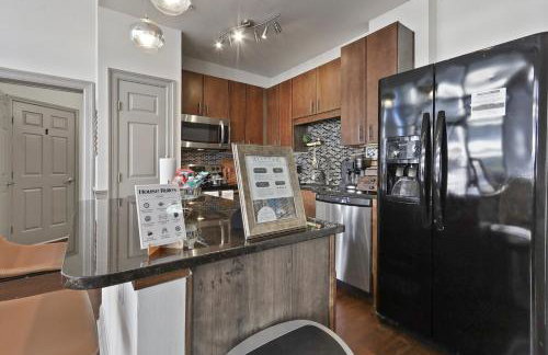 Luxury 1BR Resort Stay with WiFi, Pool, and Desk near Med Center and NRG - Foto 27