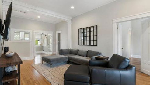 Experience comfort at Andrea Bluff Cottage, a 3-bedroom home in Harbor Springs. - Foto 3