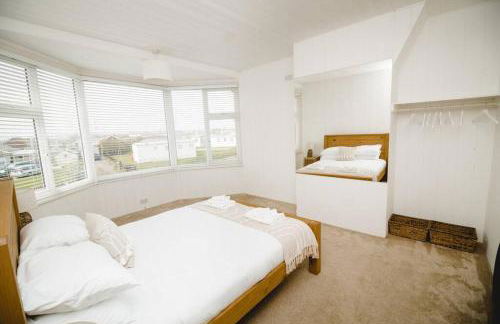 Sea View Beachfront House - Photo 30