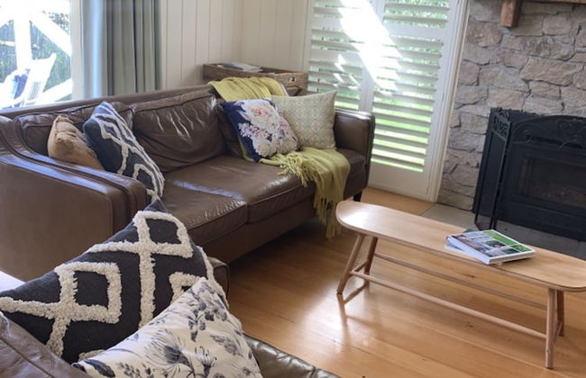 Hampton on Apollo - Ocean Mountain View Creekside Retreat Pet Friendly Free EV Charger Fireplace Wood Supplied During Winter - Photo 6