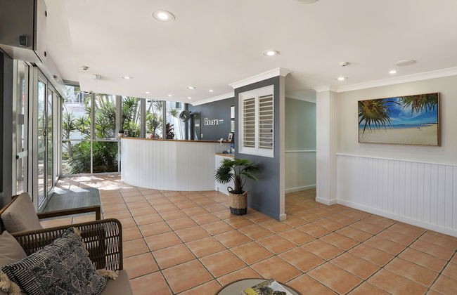 Elouera Tower Beachfront Apartments - Photo 3