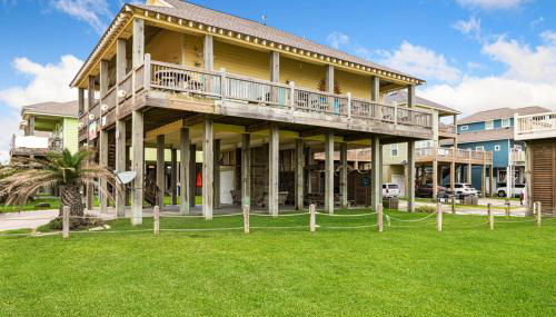 BEACHFRONT with DECK Hot Tub and View and Cargo Lift Sleeps 14 - Foto 2