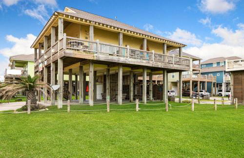 BEACHFRONT with DECK Hot Tub and View and Cargo Lift Sleeps 14 - Foto 2