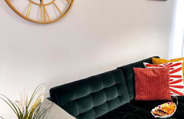 Luxe Smart Home - Basildon Serviced Accommodation - 7 Mins Walk To Basildon Town Centre, Hospital & Train Station - Foto 16