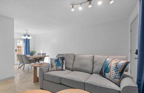 Pool - Free Parking - 2BD 1 Block from the Water - Foto 11