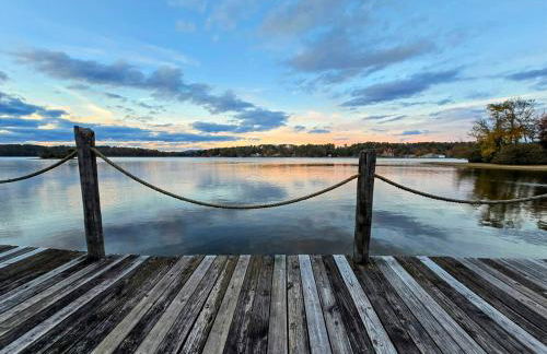 Serene Lakefront Retreat - Foto 33