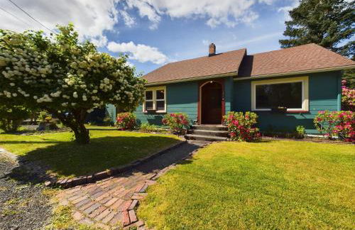 Daffodil Cottage in Downtown Packwood, WIFI, BBQ, Firepit, Smores - Foto 25