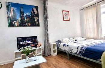 Friendly family apartment comfort sleep 6 close to tube bus airport - Foto 53
