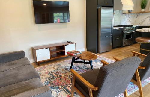 Guest house with private entry and large pool - Foto 13