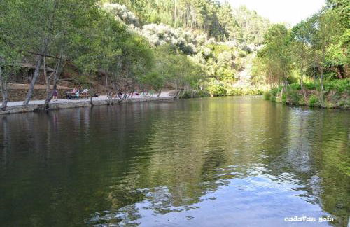 Ceira Cottage - Refúgio Romântico com Vista Serrana - Foto 39