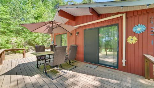 Rose City Cabin with Fire Pit and Lake Access - Foto 2