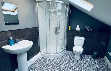 Queens Townhouse - 4 Bedrooms - Sleeps 9 - Foto 3