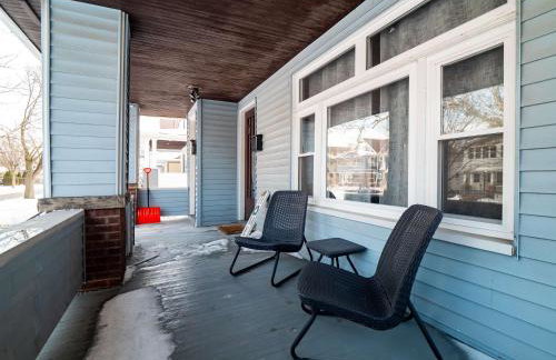 Modern & Cozy 2BR Retreat Near West Blvd - Foto 16