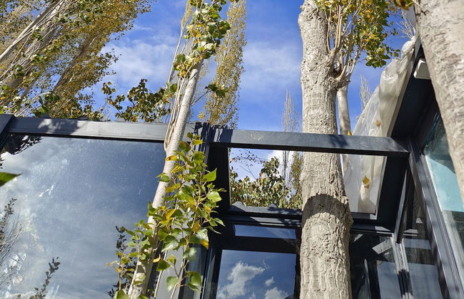 Stunning Cliff-edge 2-bedroom Chalet in Karimabad - Photo 14