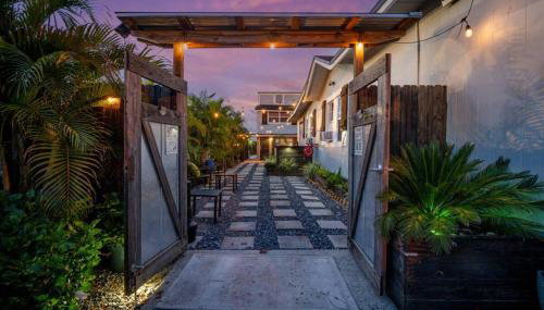 Cozy and Private Studio w Outdoor Deck - Photo 1