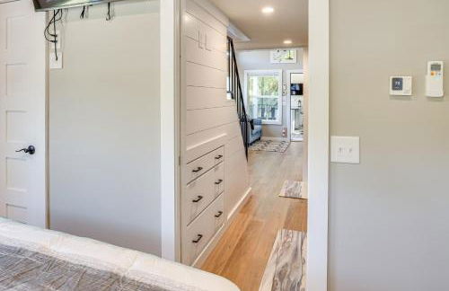 Deck, Grill and Fishing Pond Modern Cookeville Gem - Foto 4