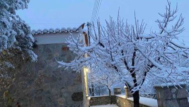 Cheerful 3 bedroom cottage with indoor fireplace - Foto 5