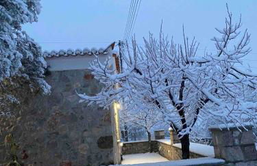 Cheerful 3 bedroom cottage with indoor fireplace - Foto 5