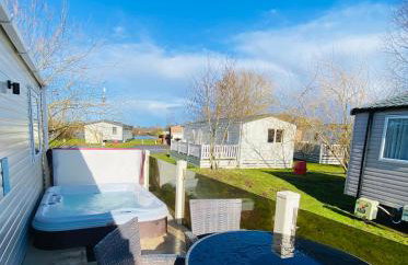 RJ Luxury caravan hire 2 with Hot Tub - Foto 10