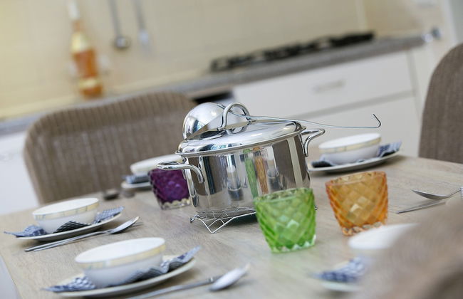 Restyled Holiday Home with 2 Bathrooms near Beach - Photo 23