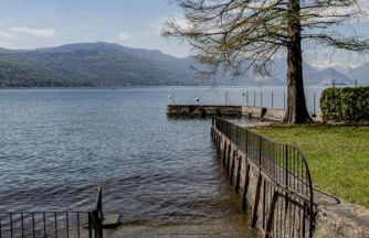 Stunning architectural villa with direct access to lake - Foto 14