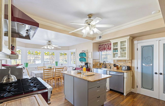 Victorian Manor In Paso Robles Wine Country + Pool, Hot Tub, Firepit, Tennis Court Sleeps 28 - Photo 14