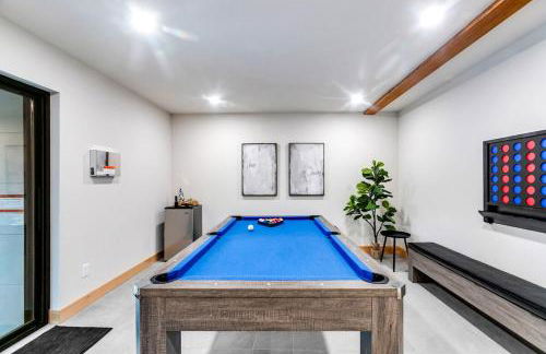 LUXE Hyak Retreat with Sauna, Hot Tub, Game Room, 6BR - Foto 19