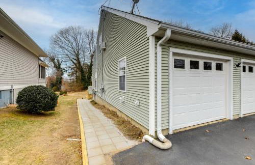 Walk to Eastern Point Beach Apt with Water View! - Foto 23