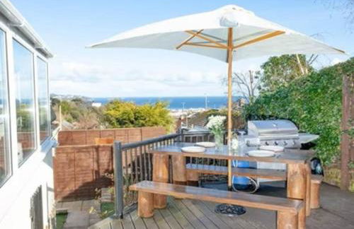 3 Bedroom Bungalow with great Sea Views, Private Hot Tub & Gardens - Foto 35