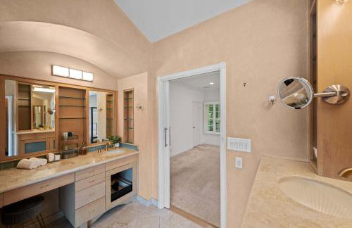 Spacious 5BR LA Villa with Pool Spa & Game Room - Foto 55