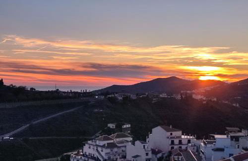 Casa Lidia, bonito y cómodo ático con rooftop privado, impresionantes vistas mar, montaña y jacuzzi - Foto 26