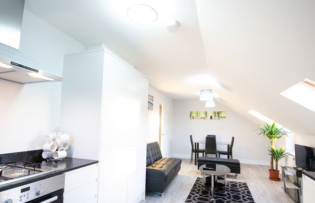 Holden Court - Photo 18