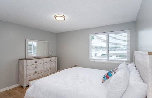 Edgewater Paradise HotTub Private Dock & Game Room - Foto 25